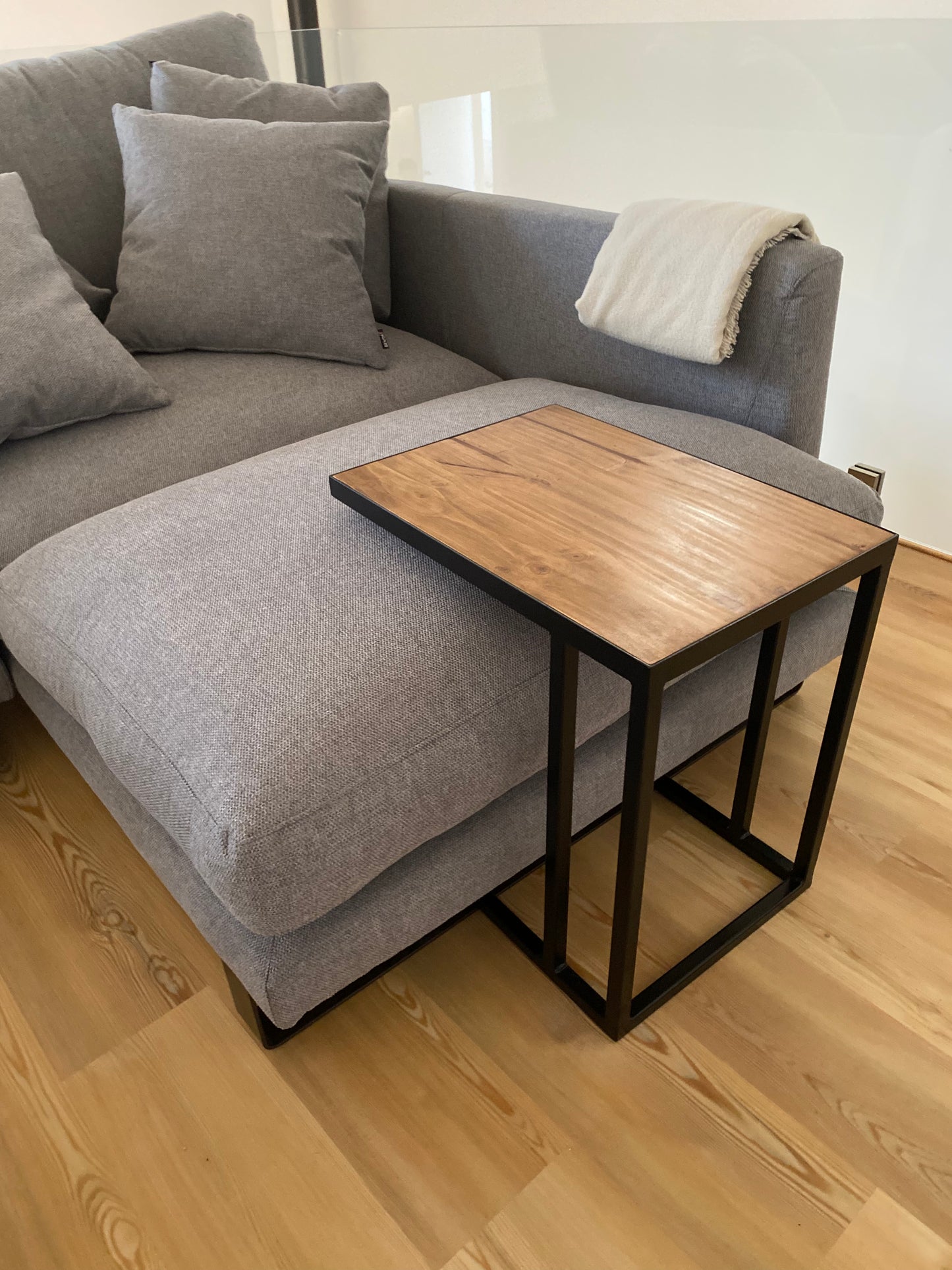 Mesa de apoio BRUNA