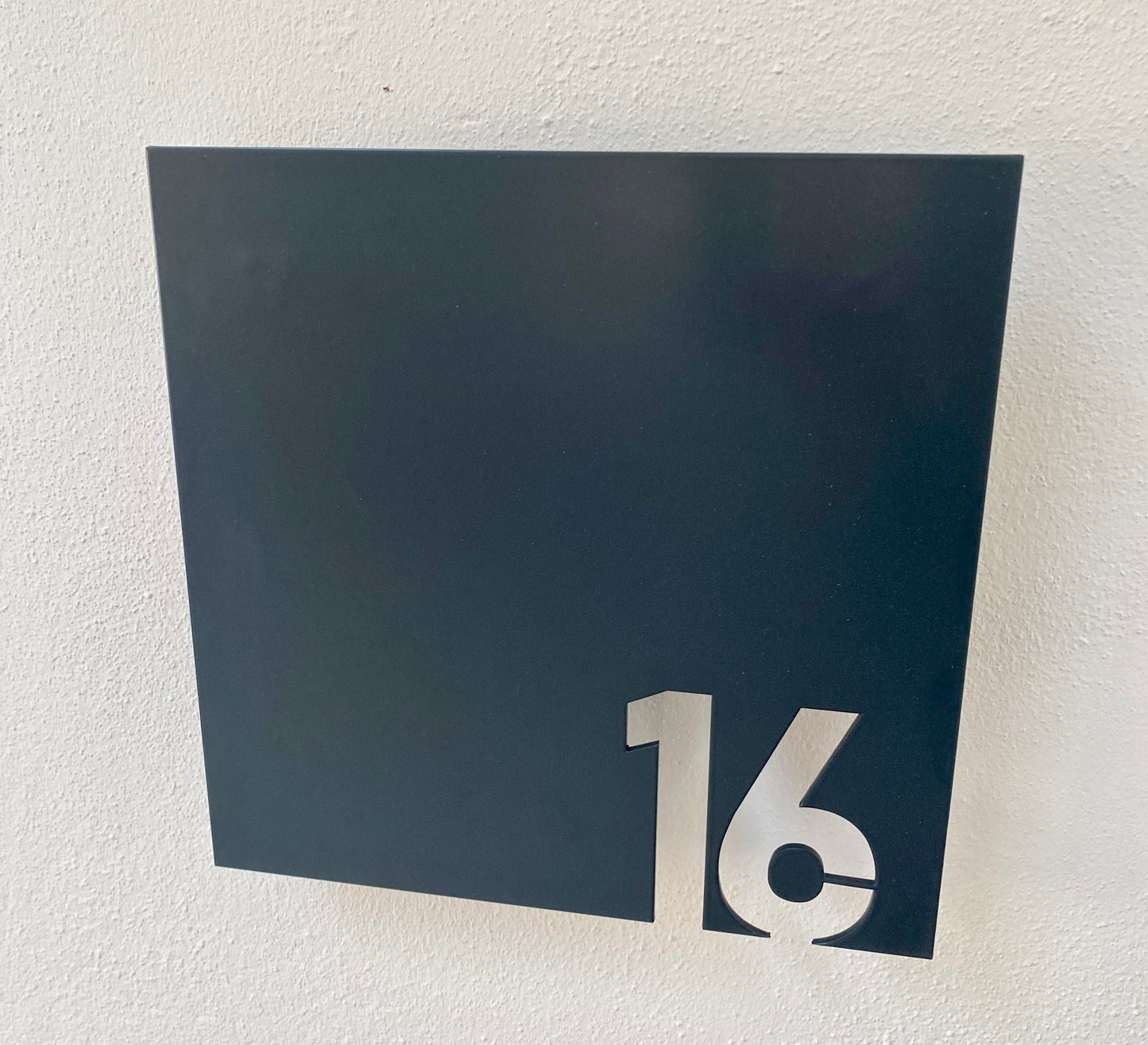 Placa de Número Polícia Personalizado ATENAS (25x25cm)