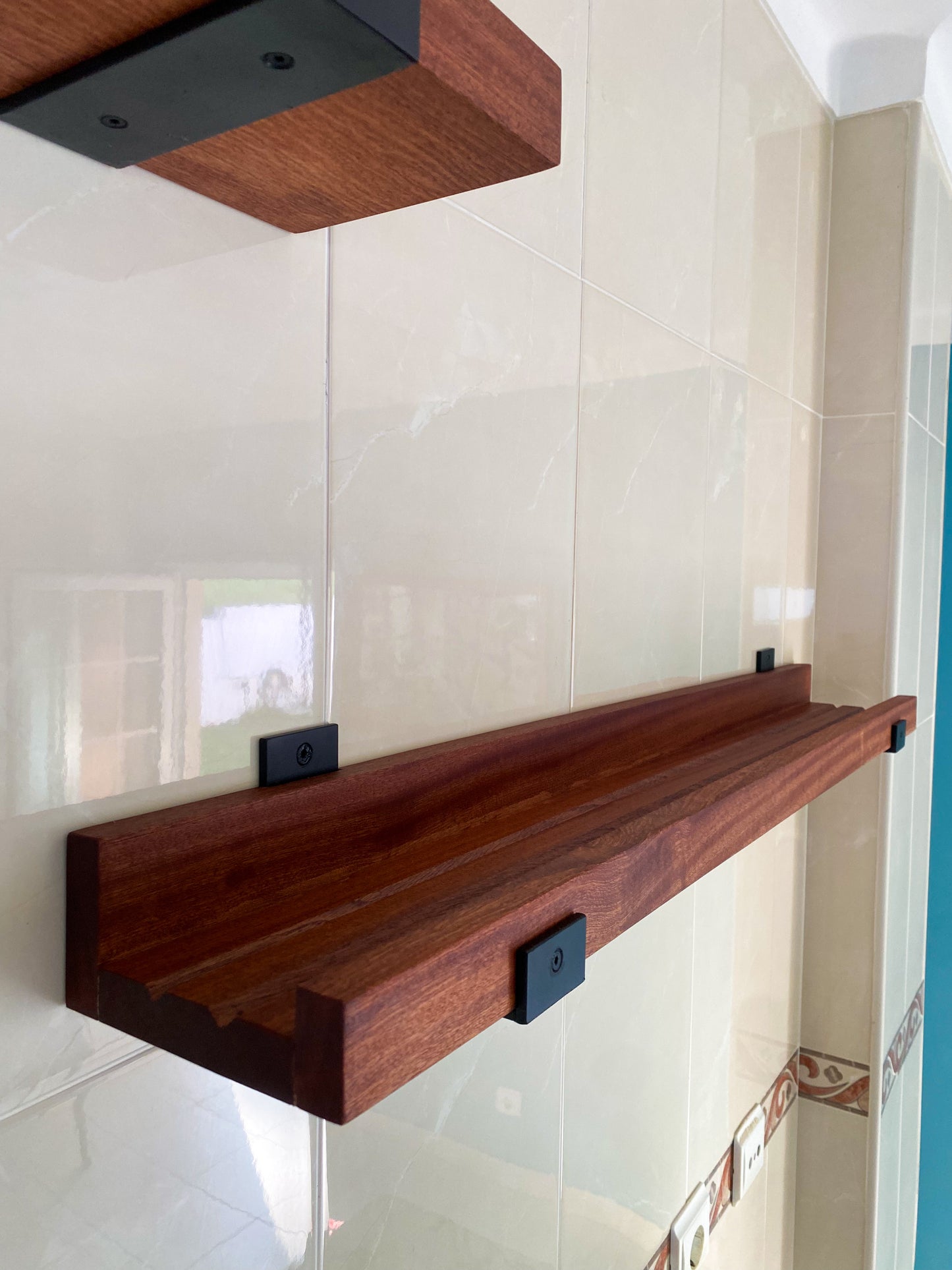 Prateleira para pratos decorativos PAMELA